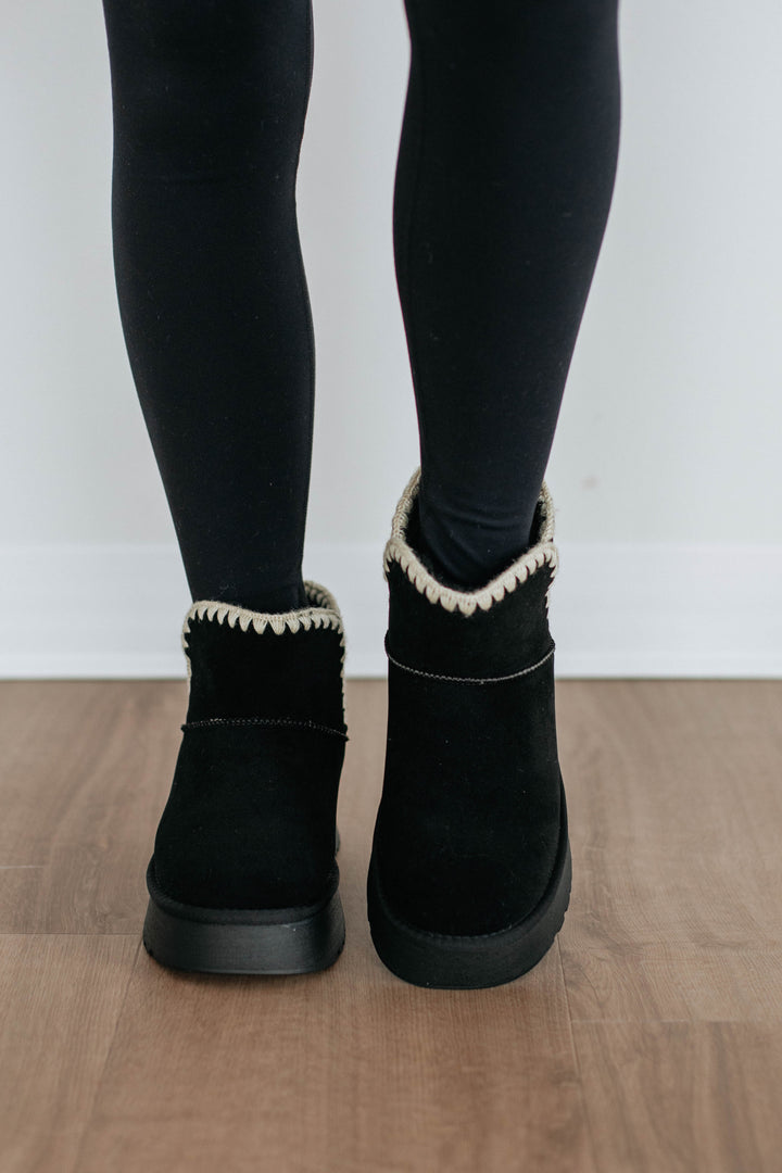 Committed To Cozy Boots - Black