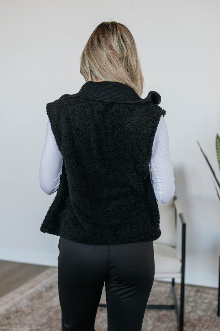 Cove Sherpa Vest - Black