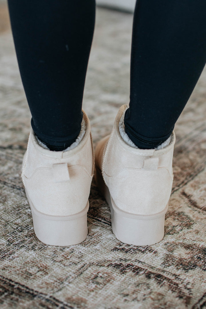 Just Chillin’ Platform Boots - Beige